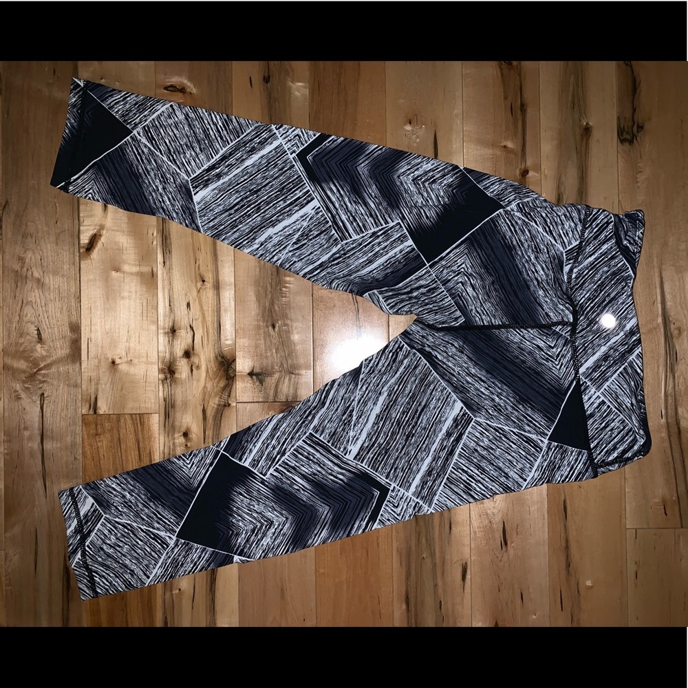 Lulu Lemon Capri leggings - Picture 2 of 3